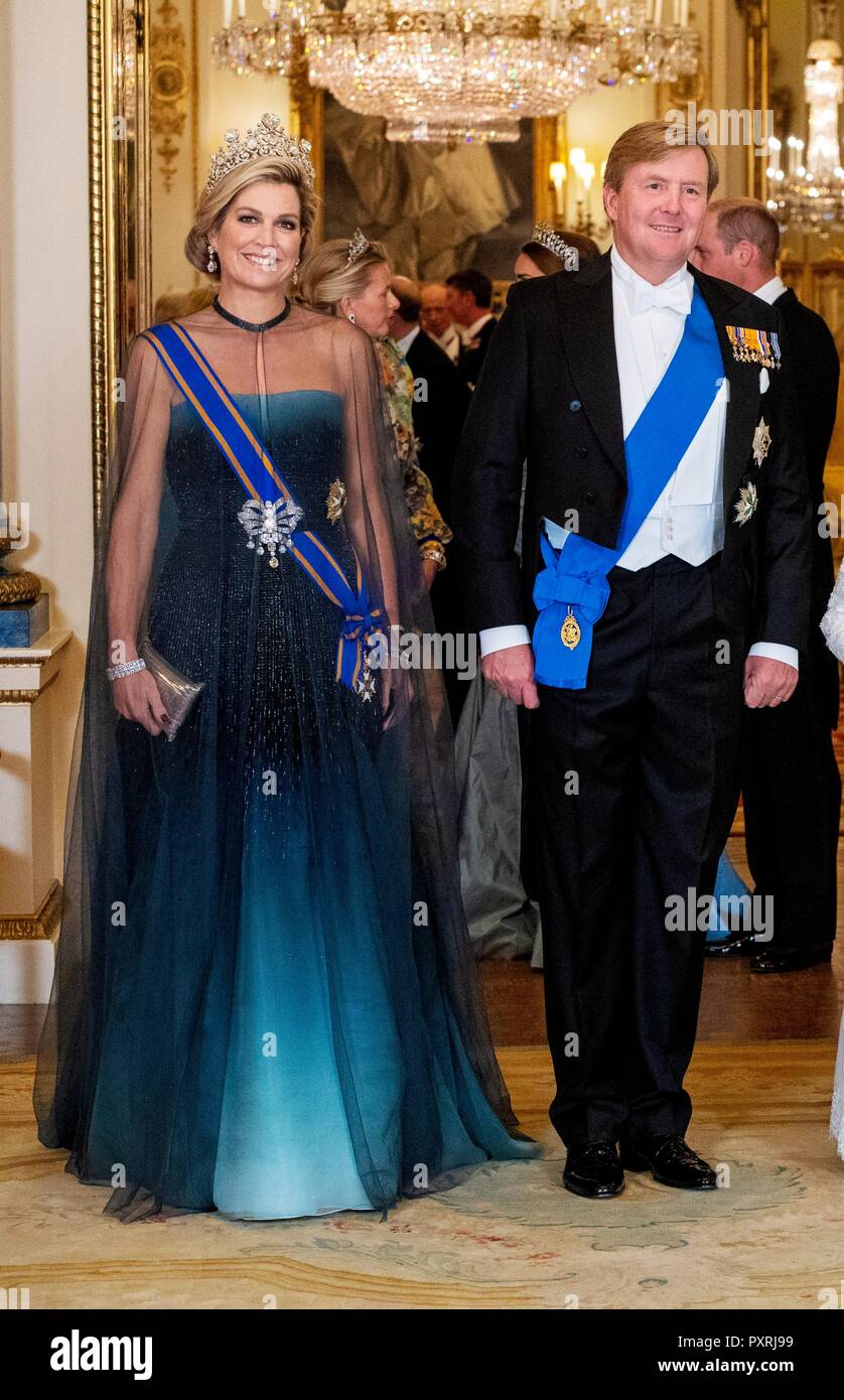 Londra, Regno Unito. 23 ott 2018. Willem-Alexander re e regina Maxima dei Paesi Bassi a Buckingham Palace in Londen, il 23 ottobre 2018, per la fotografia ufficiale prima del banchetto di stato al primo dei 2 giorni di Statevisit al Regno Unito Credito: dpa picture alliance/Alamy Live News Foto Stock