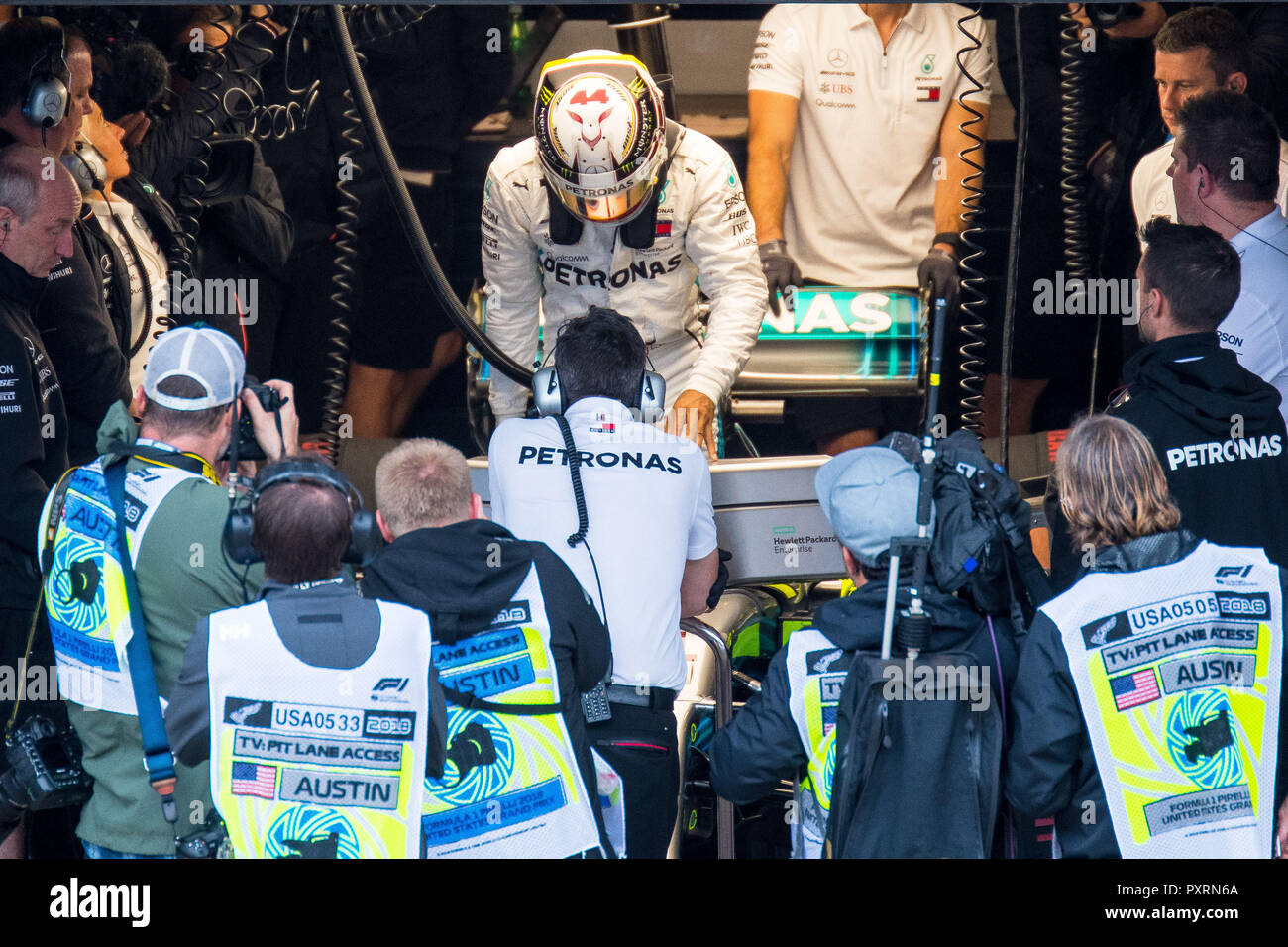 Austin, Texas, Stati Uniti d'America. Xix oct, 2018. Lewis Hamilton, Mercedes, predisposizione per pratica 2 presso il Gran Premio degli Stati Uniti presso il circuito delle Americhe, 19 ottobre 2018, Austin, Texas. Credito: Eddie Hurskin/ZUMA filo/Alamy Live News Foto Stock