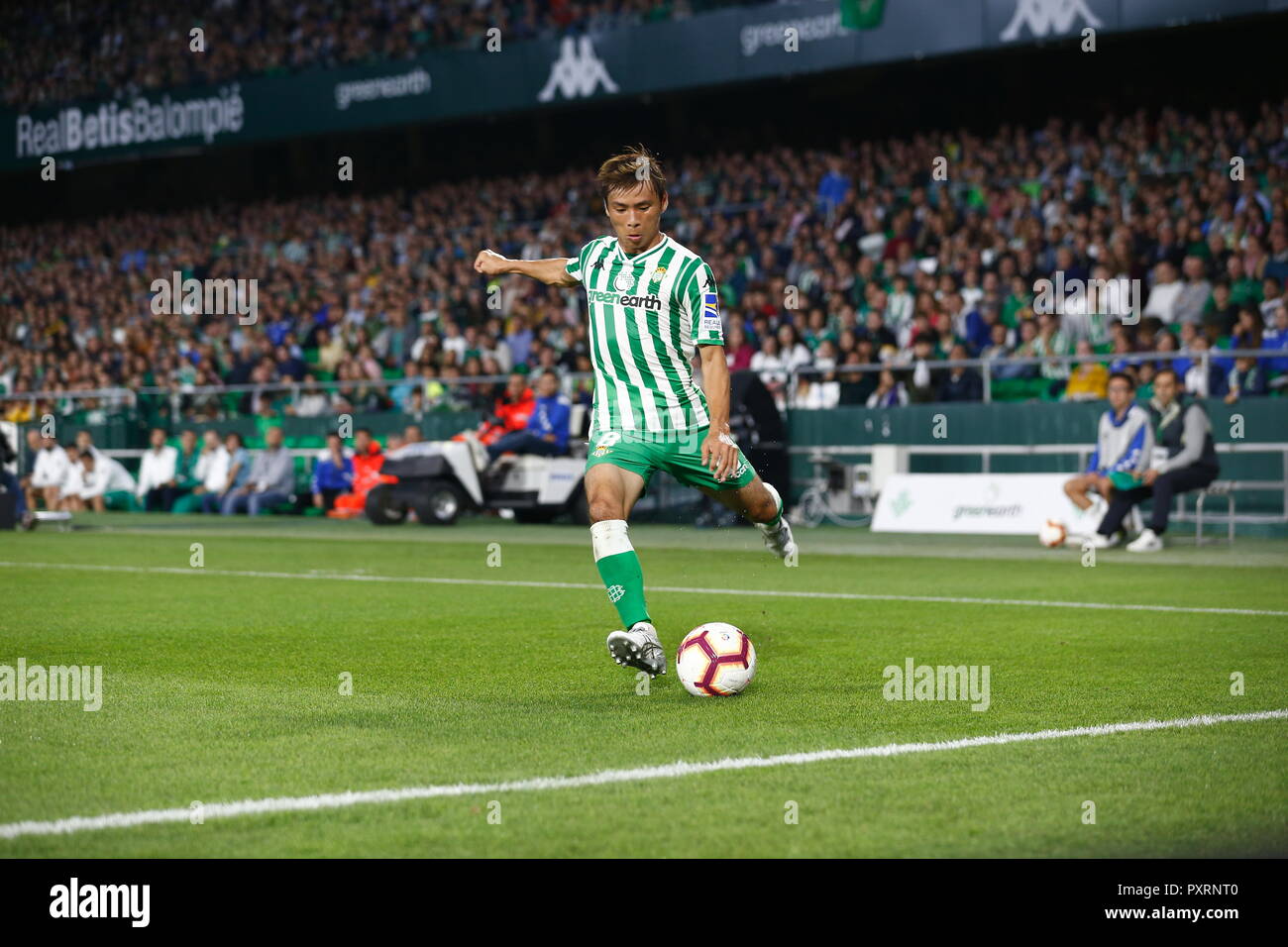 Takashi Inui la (Betis), Ottobre 21, 2018 - Calcio : spagnolo "La Liga Santander' match tra Real Betis 0-1 Real Valladolid all'Estadio Benito Villamarin in Sevilla, Spagna. (Foto di Mutsu Kawamori/AFLO) [3604] Foto Stock