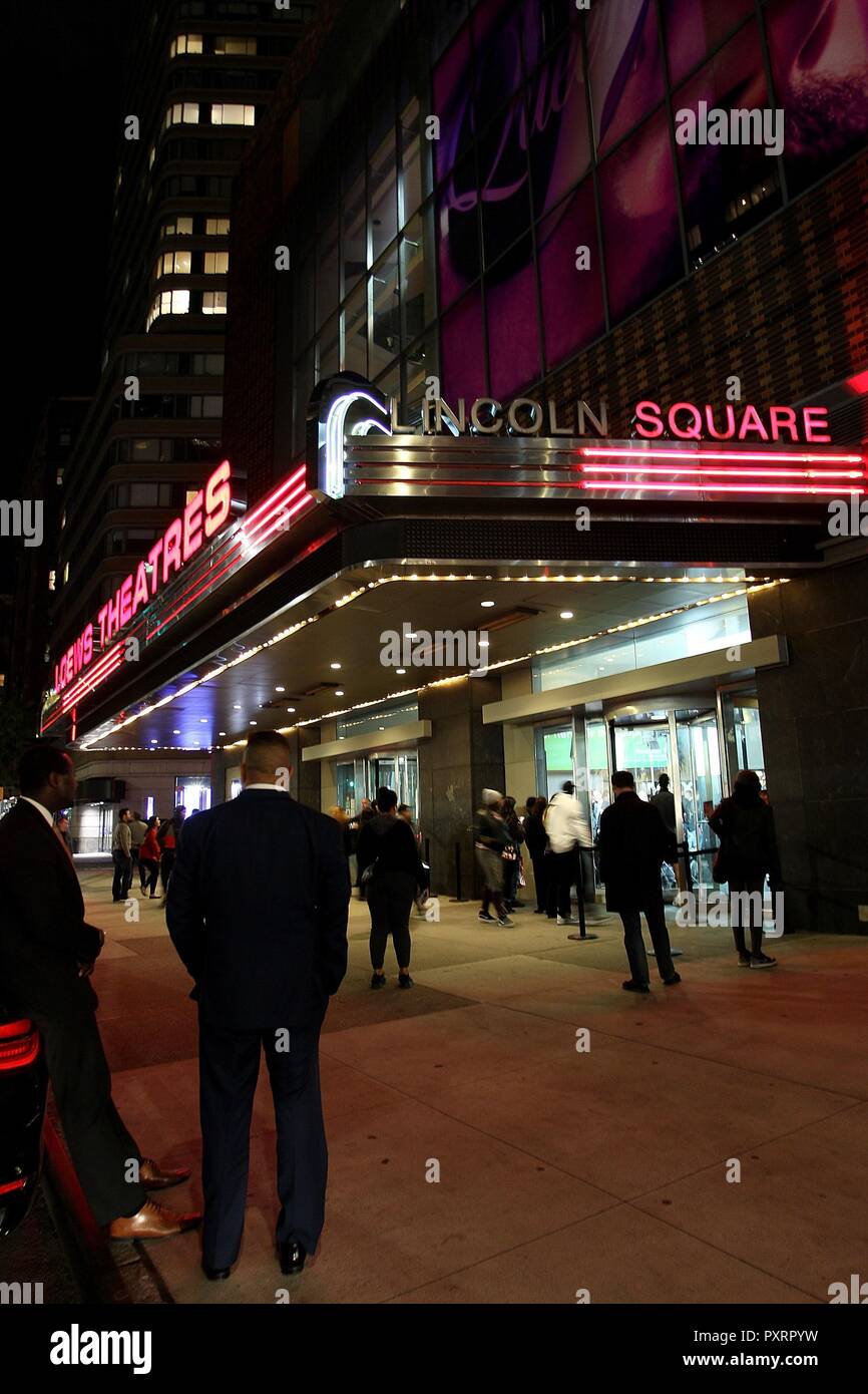 New York, NY, STATI UNITI D'AMERICA. 23 Ott, 2018. All'arrivo per JOHNNY INGLESE COLPISCE ANCORA Premiere, AMC Loews Lincoln Square 13, New York, NY Ottobre 23, 2018. Credito: Steve Mack/Everett raccolta/Alamy Live News Foto Stock