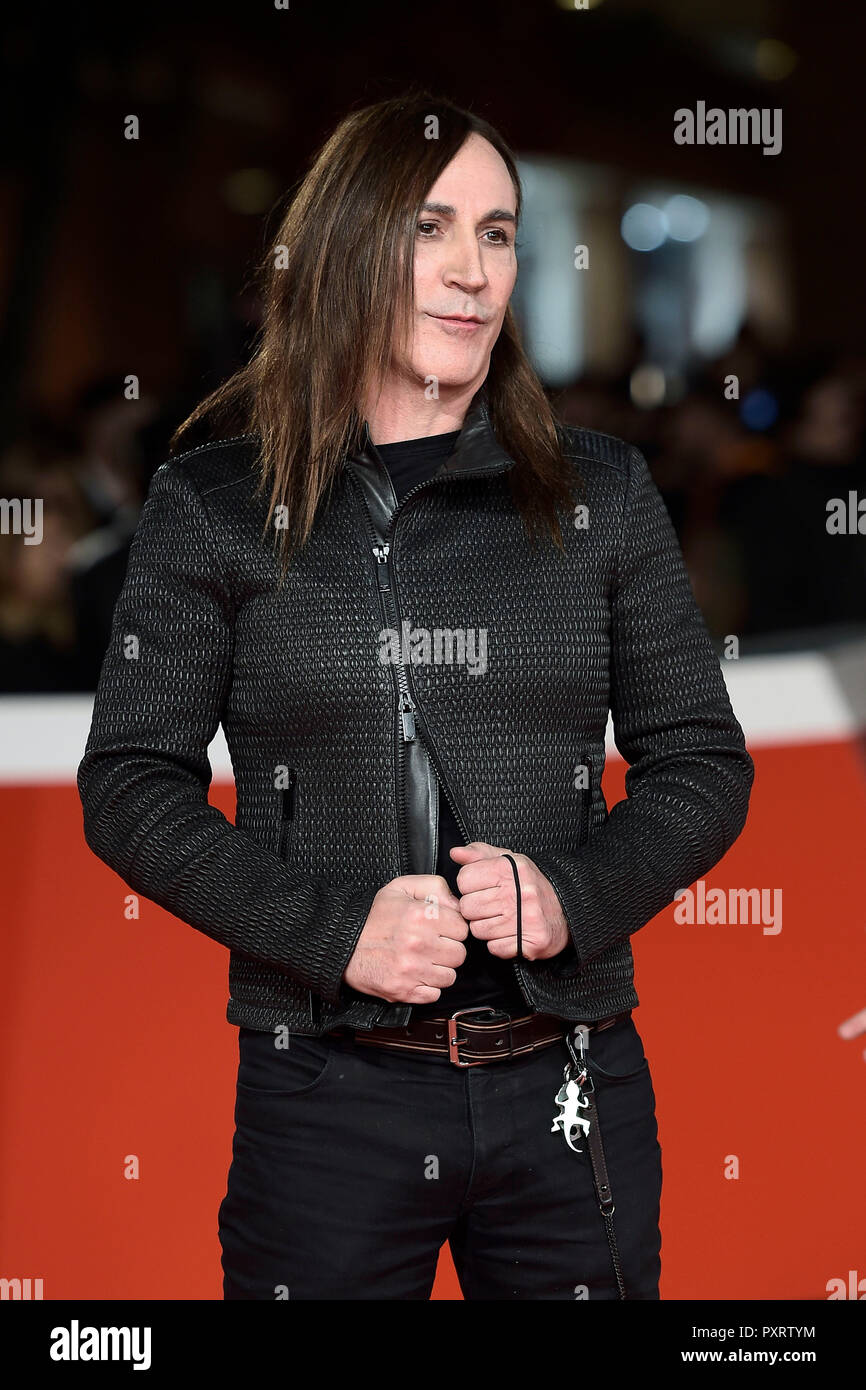 Italia, Roma, 23 Ottobre 2018 : Roma Film Festival 2018, il frontman della rockband italiana "Afterhours' Manuel Agnelli al tappeto rosso del docufilm " Siamo Afterhours" Foto © Fabio Mazzarella/Sintesi/Alamy Live News Foto Stock