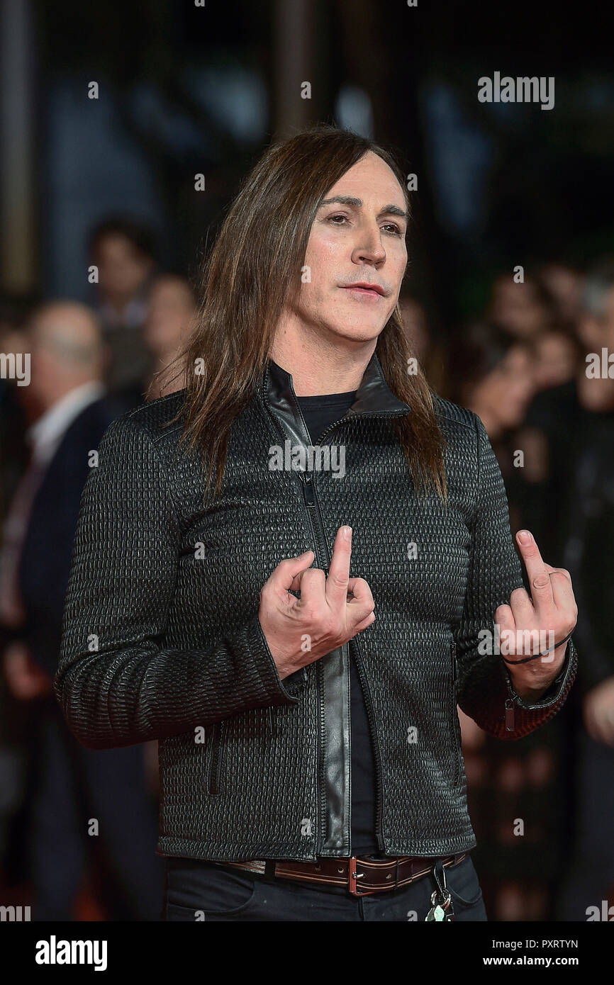 Italia, Roma, 23 Ottobre 2018 : Roma Film Festival 2018, il frontman della rockband italiana "Afterhours' Manuel Agnelli al tappeto rosso del docufilm " Siamo Afterhours" Foto © Fabio Mazzarella/Sintesi/Alamy Live News Foto Stock