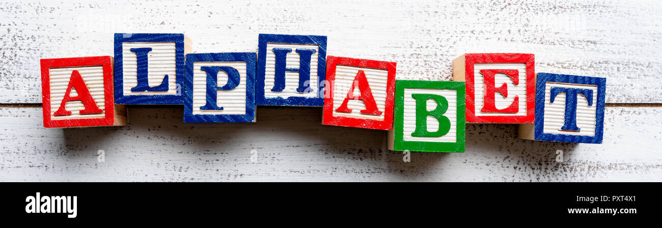 La parola -alfabeto- scritto con blocco di legno lettere Foto Stock