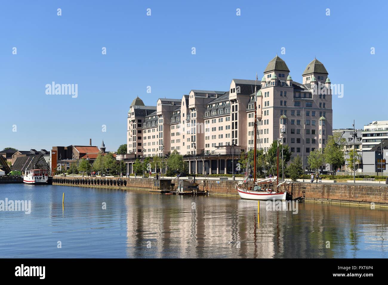 Il vecchio quartiere di magazzino con magazzino portuale, Havnelageret, all'Oslofjord, Oslo, Norvegia Foto Stock