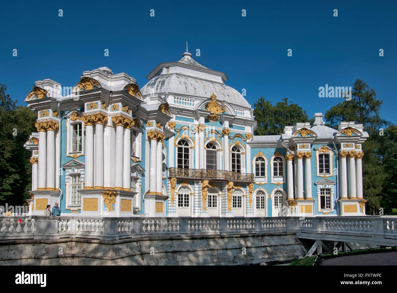 Carskoe Selo, San Pietroburgo, Russia - Agosto 22, 2018: persone in prossimità dell'Eremo padiglione Catherine Park. Fu costruita nel 1743-1753 Foto Stock