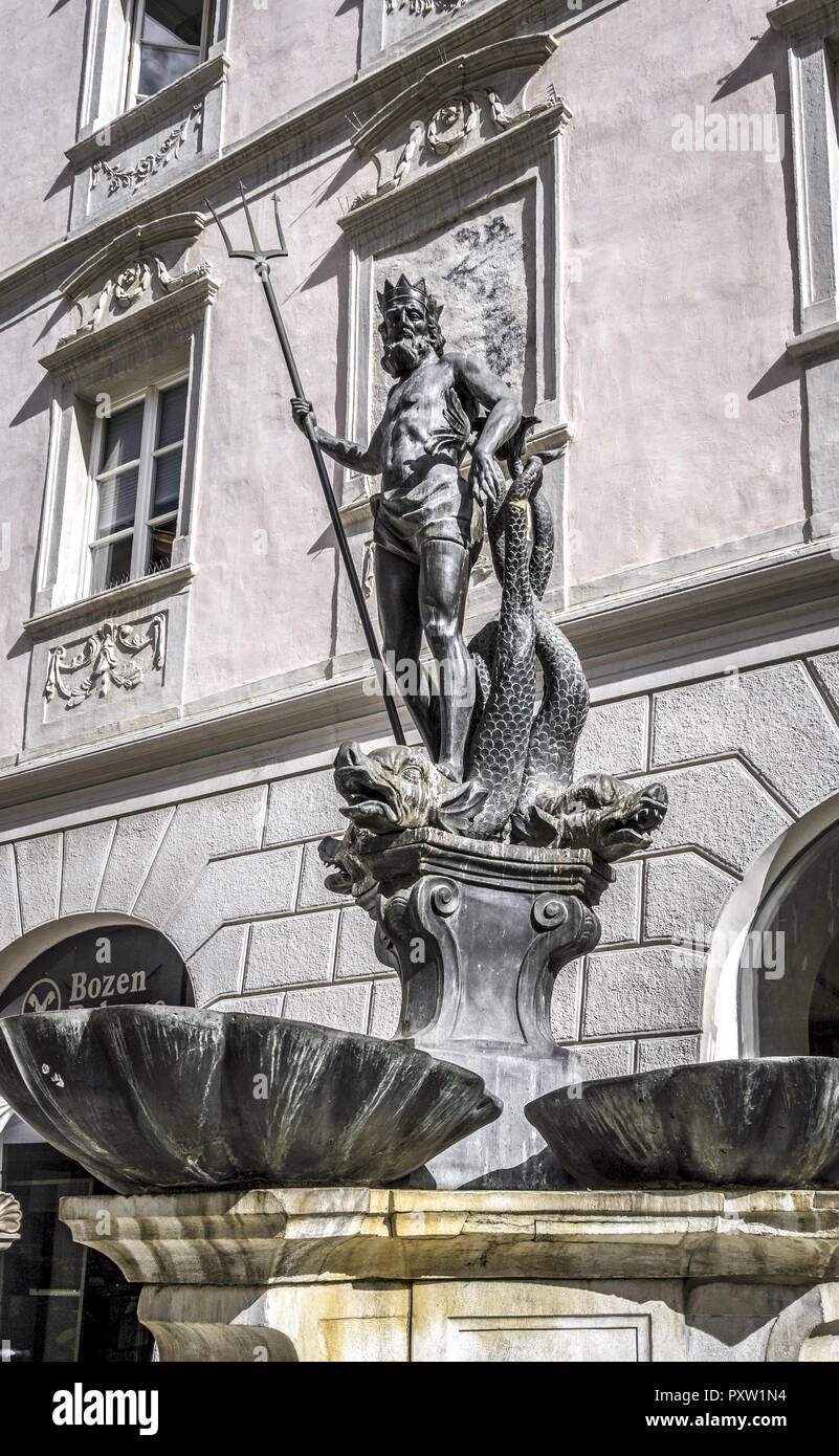 Fontana di Nettuno in Piazza delle Erbe a Bolzano Foto Stock