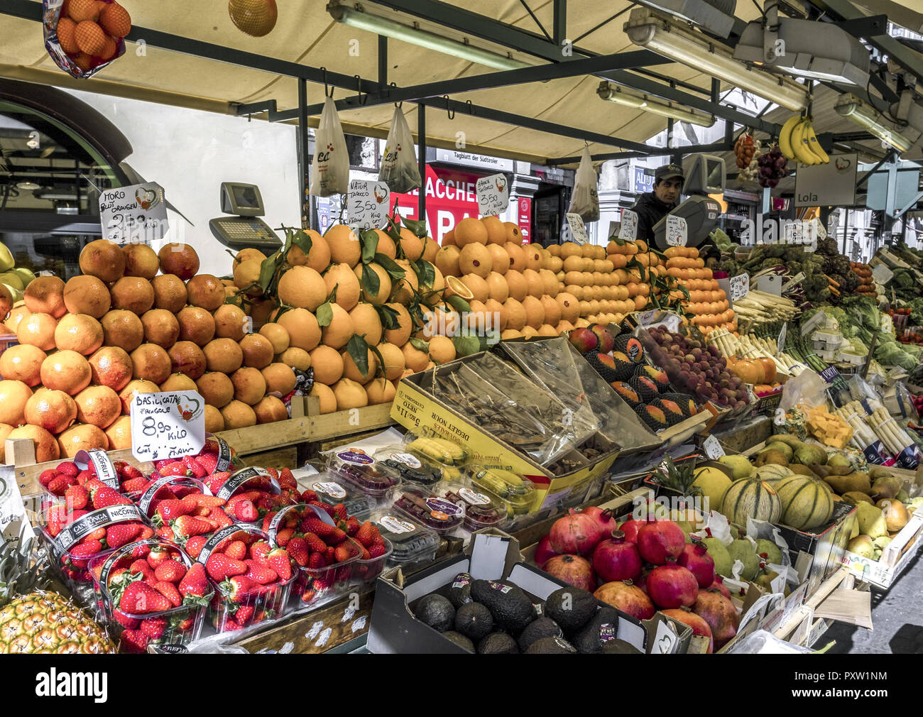 Frutta fresca sul mercato in Bolzano Foto Stock