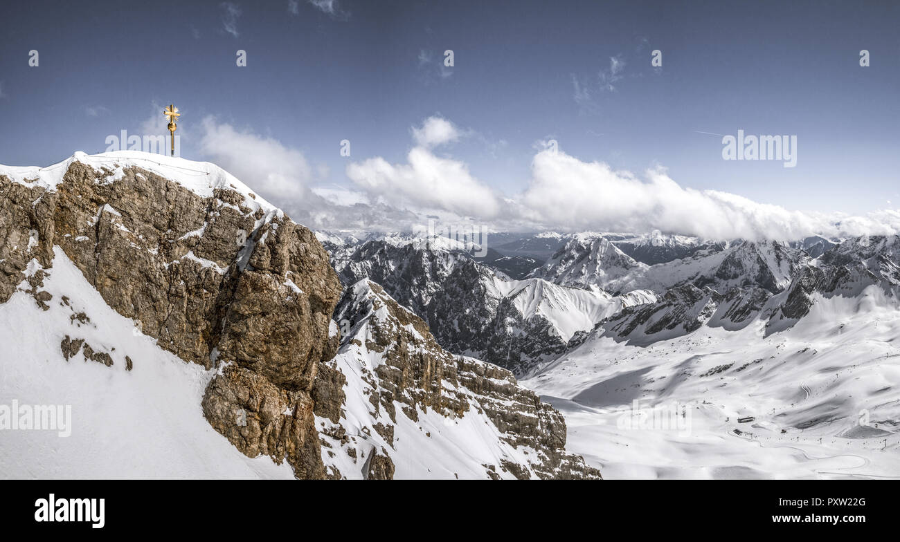 Vertice di croce sulla Zugspitze Foto Stock