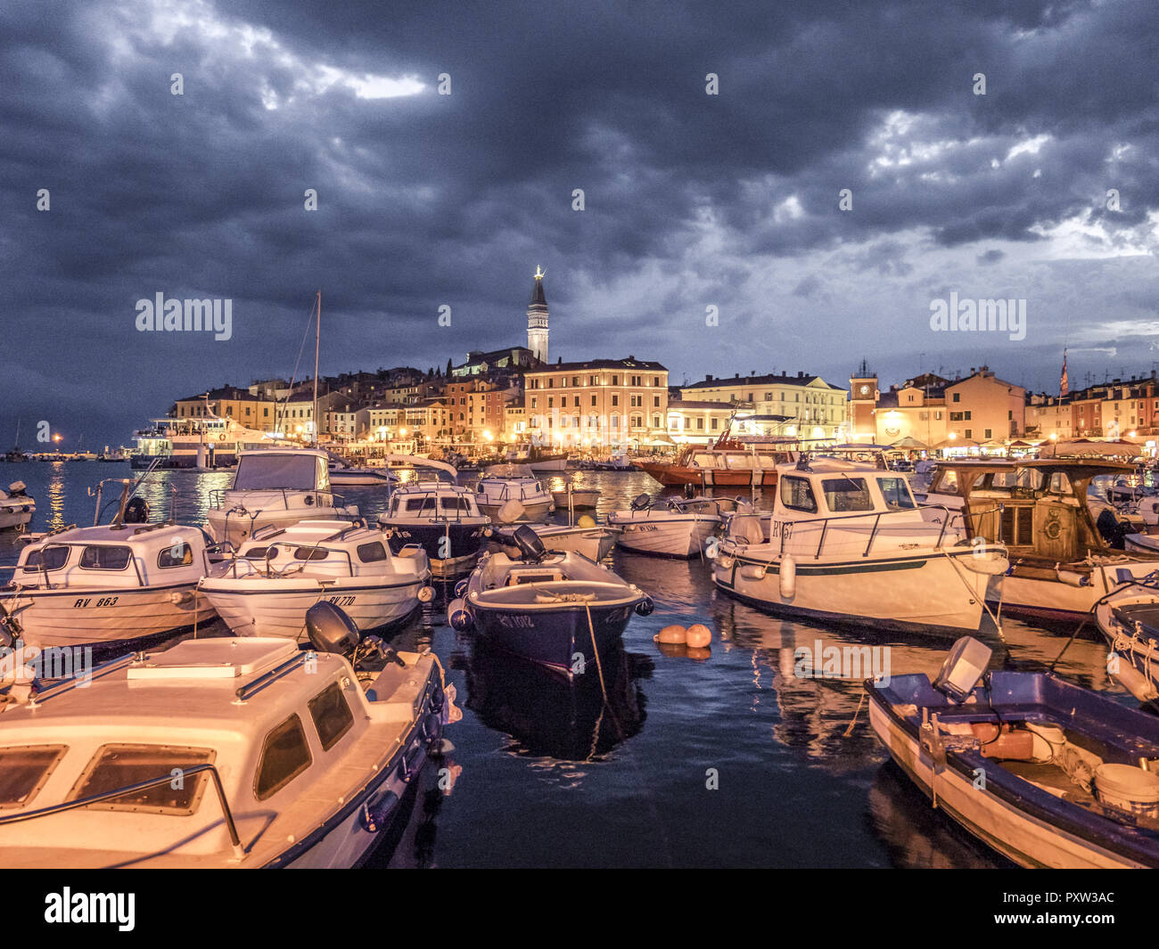 Rovigno di notte, Istria, Croazia Foto Stock