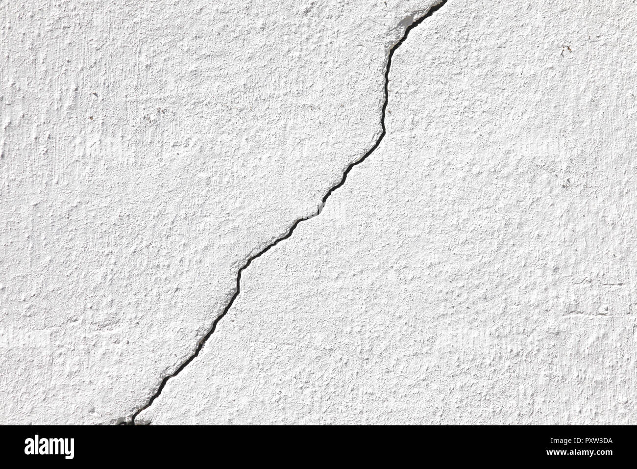 Close-up di muro bianco, crack Foto Stock