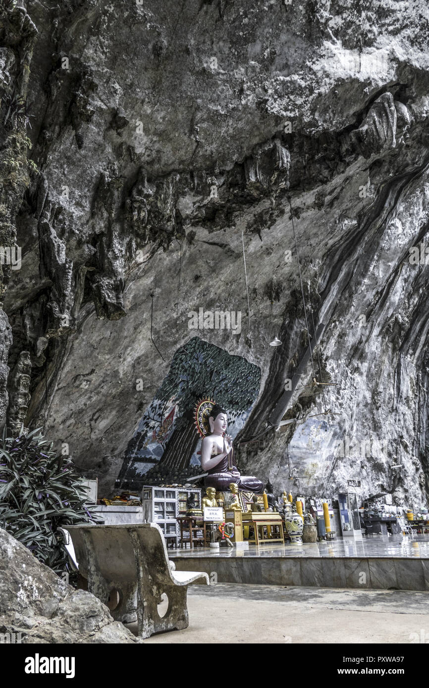 Tiger tempio nella grotta, Krabi, Thailandia Foto Stock