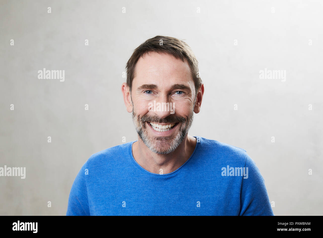Ritratto di sorridere uomo maturo Foto Stock