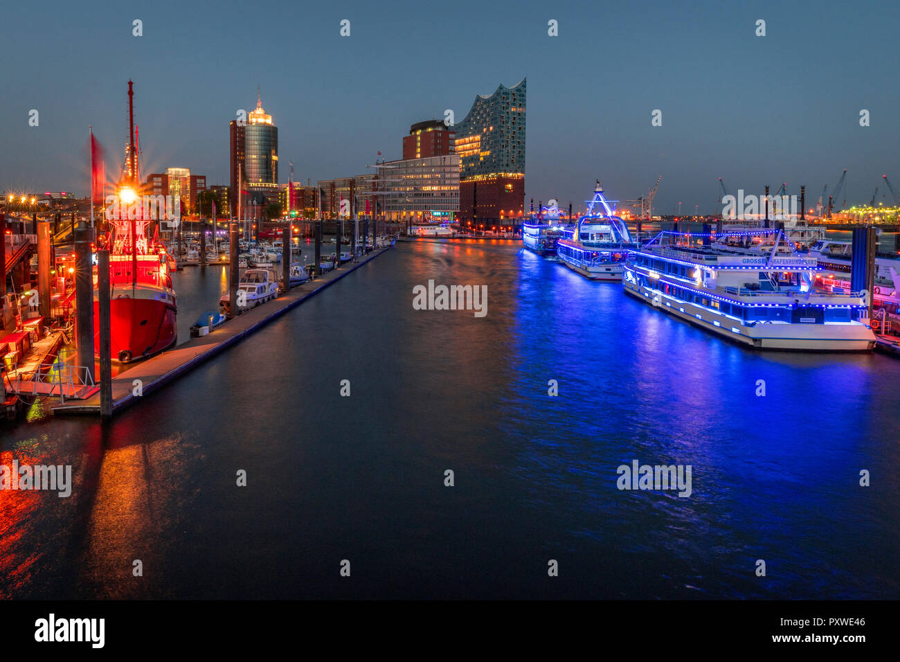 Germania, Amburgo, Ueberseebruecke, vista dell'Elbe Philharmonic Hall Foto Stock