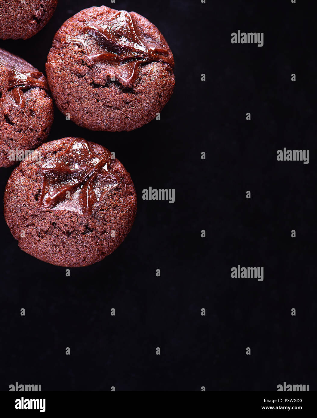 Bella la vita ancora con diversi frutti. Ancora vita in rosso-toni di verde Foto Stock