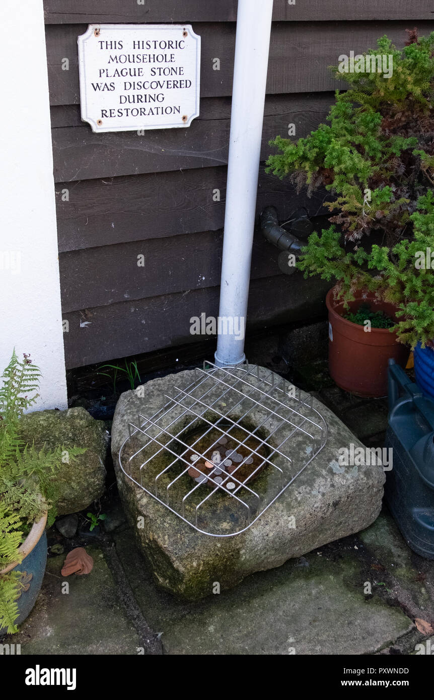 Scavata nella pietra per aceto e la raccolta di donazioni a case colpite dalla peste in Mousehole, ritenendo che esso potrebbe fermare la diffusione della malattia. Foto Stock