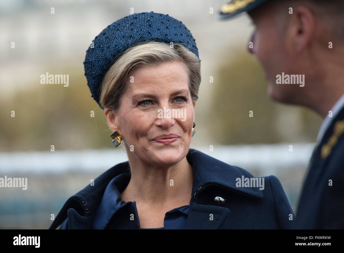 La Contessa di Wessex sulla HMS Belfast a Londra per guardare un'acqua di dimostrazione di capacità tra la Royal Netherlands Marine Corps e Royal Marines. Foto Stock