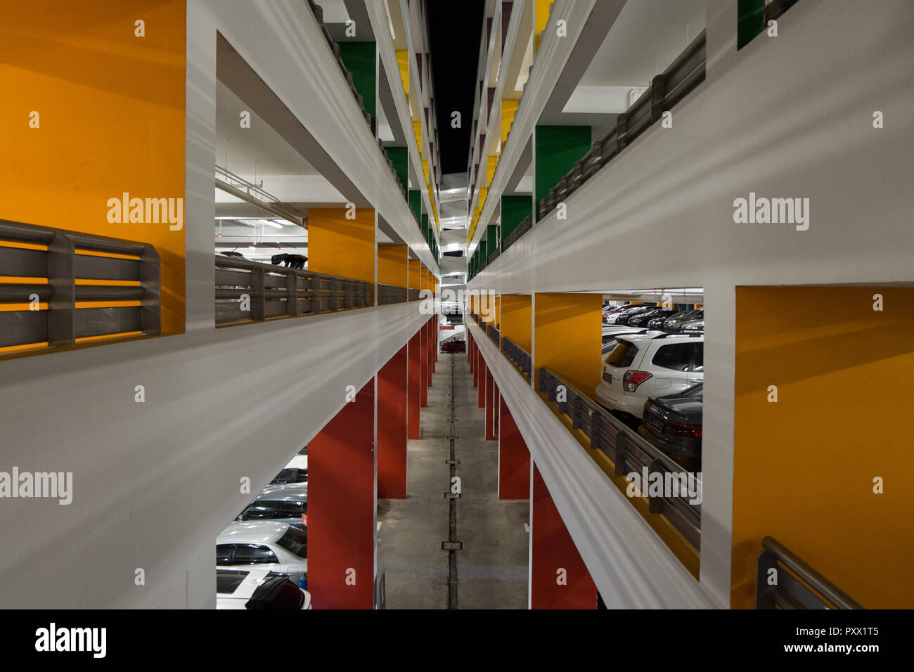 Multipiano parcheggio auto Foto Stock