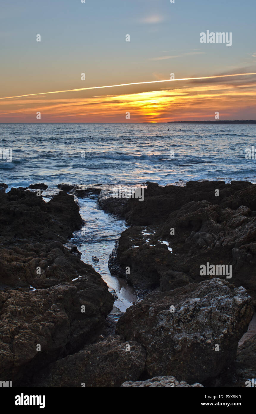 Tramonto in Gale Albufeira,. Costa di Algarve, PORTOGALLO Foto Stock