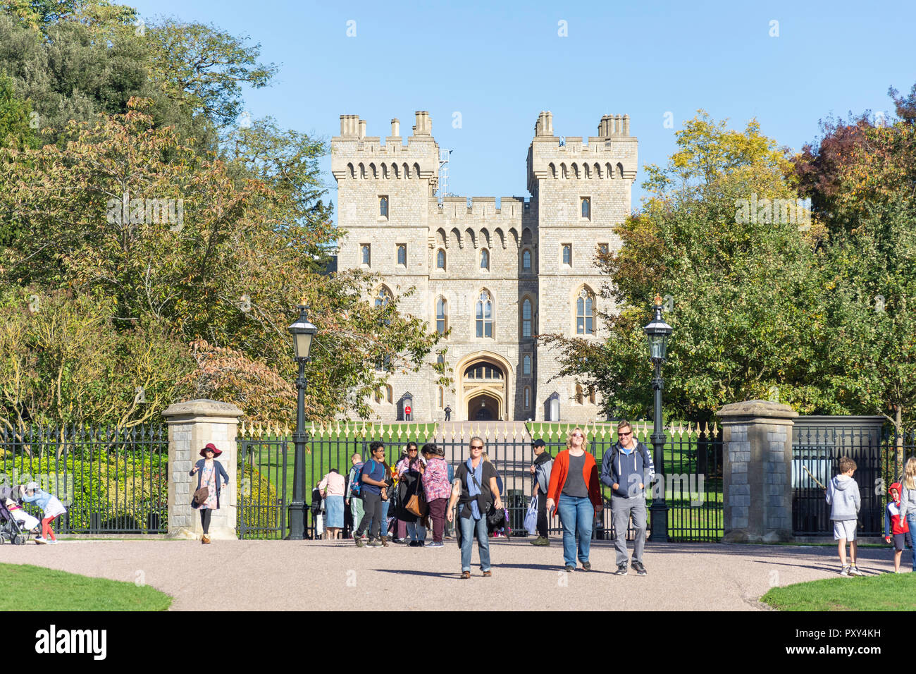 Il Castello di Windsor e dalla lunga passeggiata, Windsor, Berkshire, Inghilterra, Regno Unito Foto Stock