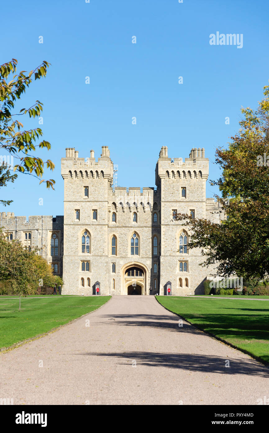 Il Castello di Windsor e dalla lunga passeggiata, Windsor, Berkshire, Inghilterra, Regno Unito Foto Stock