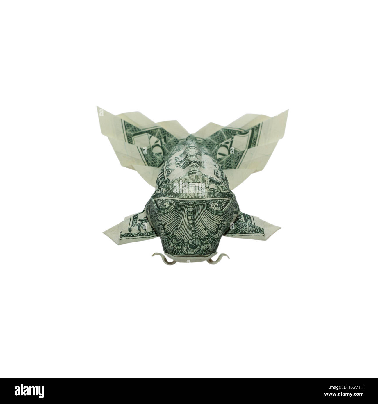 Soldi Origami pesce Koi con soffici Coda piegata con Real One Dollar Bill isolati su sfondo bianco Foto Stock