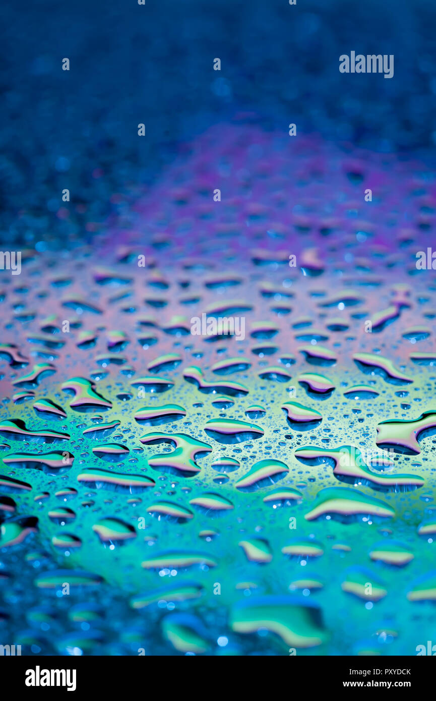 Abstract cool tonica sullo sfondo di goccioline d'acqua. Foto Stock