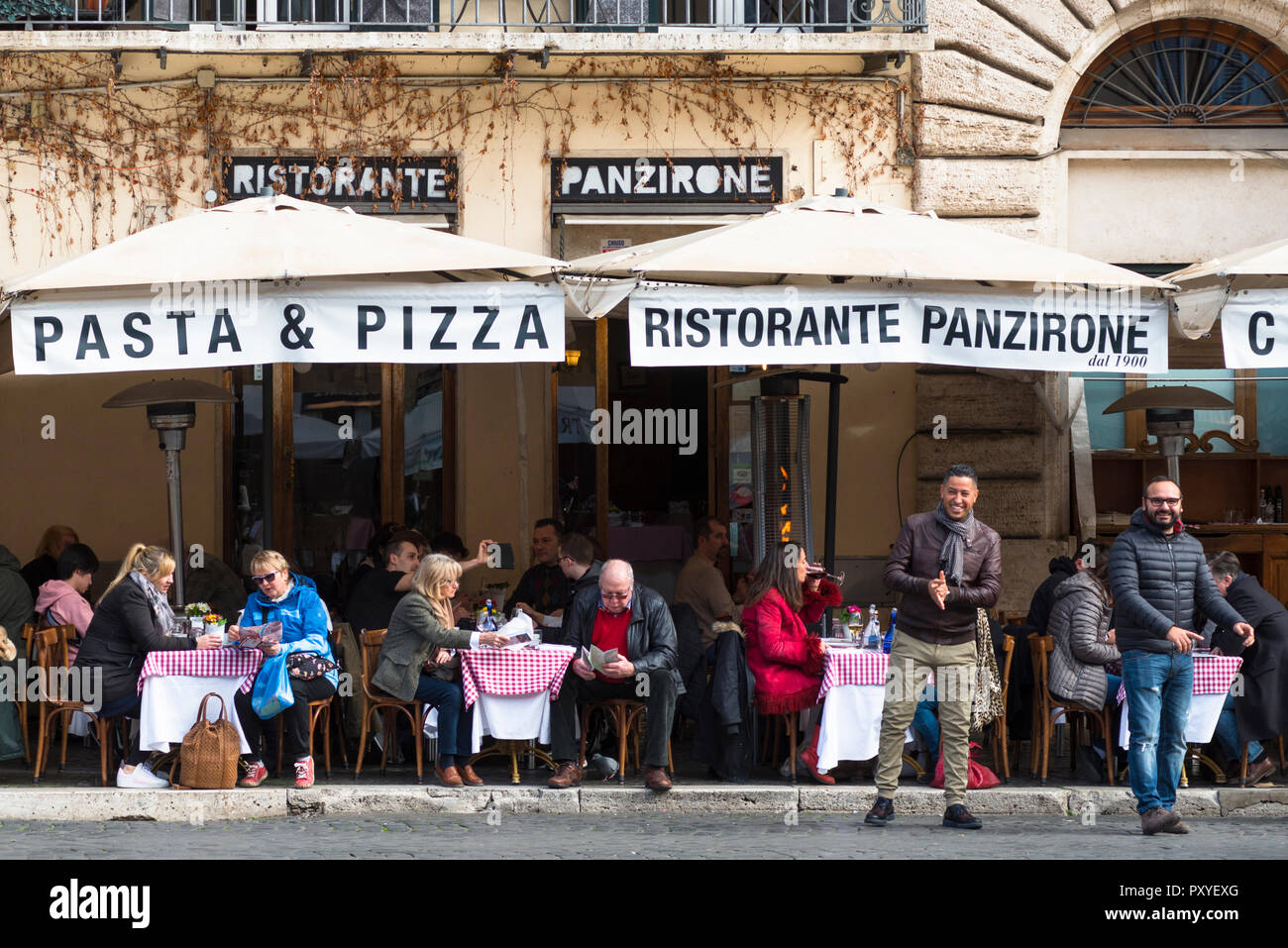 Pizzeria Ristorante sulla Piazza Navona, Roma, Lazio,l'Italia. Foto Stock