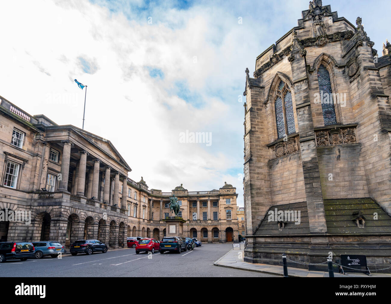 Vista esterna di Piazza del Parlamento e le Corti supreme (Corte di sessione) in Edinburgh Old Town, Scotland, Regno Unito Foto Stock
