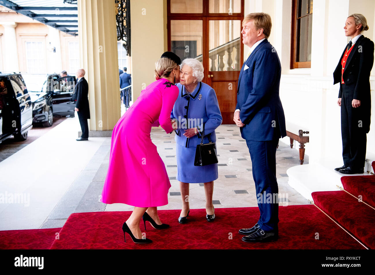 Londra, Regno Unito. 24 ott 2018. Willem-Alexander re e regina Maxima dei Paesi Bassi dire addio alla regina Elisabetta del Regno Unito a Londra, Regno Unito, 24 ottobre 2018. La Dutch King e Queen sono nel Regno Unito per una due giorni di stato ufficiale visita. Credito: Patrick van Katwijk |/dpa/Alamy Live News Foto Stock