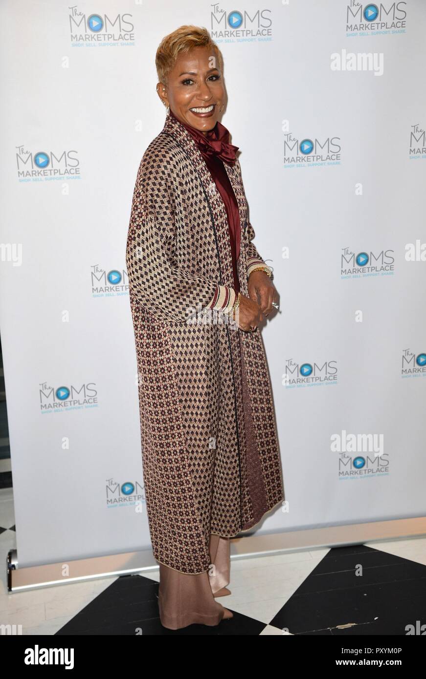 New York, NY, STATI UNITI D'AMERICA. 23 Ott, 2018. Adrienne Banfield-Jones presso gli arrivi per le mamme Mamarazzi Host evento per discutere di nuovi episodi della tabella rossa parlare, residenza privata, New York, NY Ottobre 23, 2018. Credito: Kristin Callahan/Everett raccolta/Alamy Live News Foto Stock