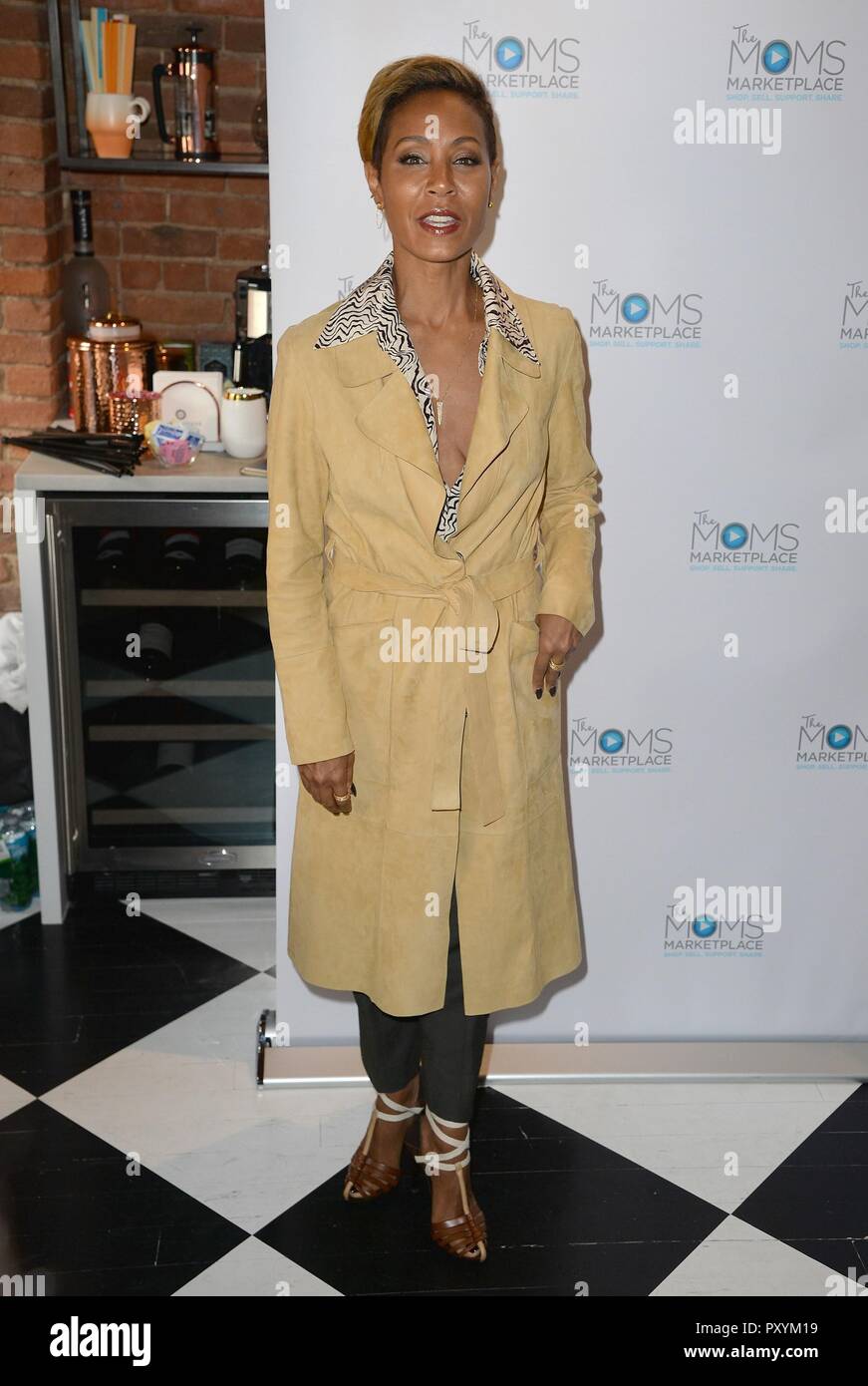 New York, NY, STATI UNITI D'AMERICA. 23 Ott, 2018. Jada Pinkett Smith presso gli arrivi per le mamme Mamarazzi Host evento per discutere di nuovi episodi della tabella rossa parlare, residenza privata, New York, NY Ottobre 23, 2018. Credito: Kristin Callahan/Everett raccolta/Alamy Live News Foto Stock
