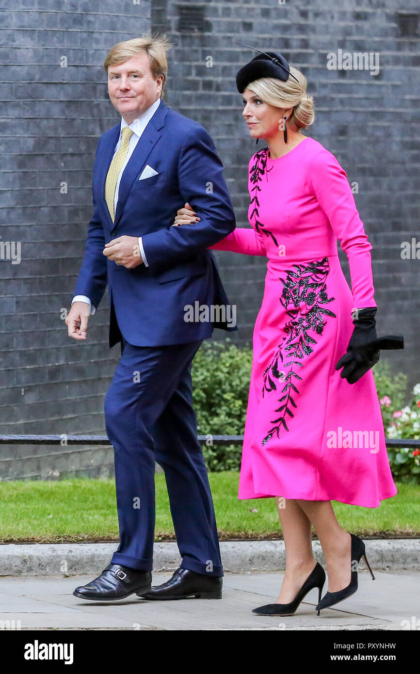 A Downing Street, London, Regno Unito 24 ott 2108 - Queen Maxima e HM Re Willem-Alexander dei Paesi Bassi arriva a Downing Street il secondo giorno della visita di Stato nel Regno Unito. Credito: Dinendra Haria/Alamy Live News Foto Stock