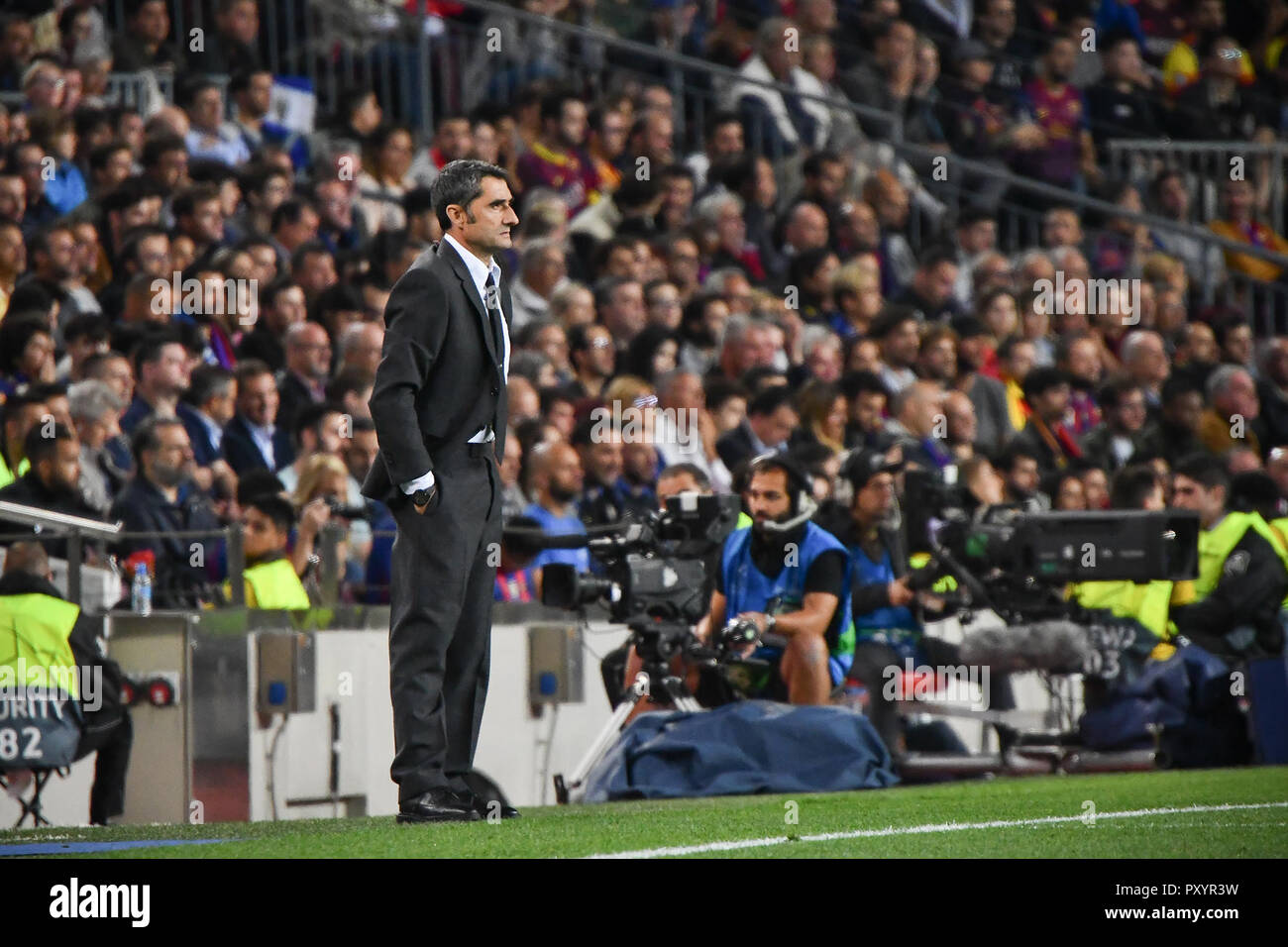 FC Barcellona pullman Ernesto Valverde durante la Champions League, la partita di calcio tra FC Barcelona e FC Internazionale de Milano il 24 ottobre 2018 presso il Camp Nou stadium di Barcellona, Spagna. Foto Stock