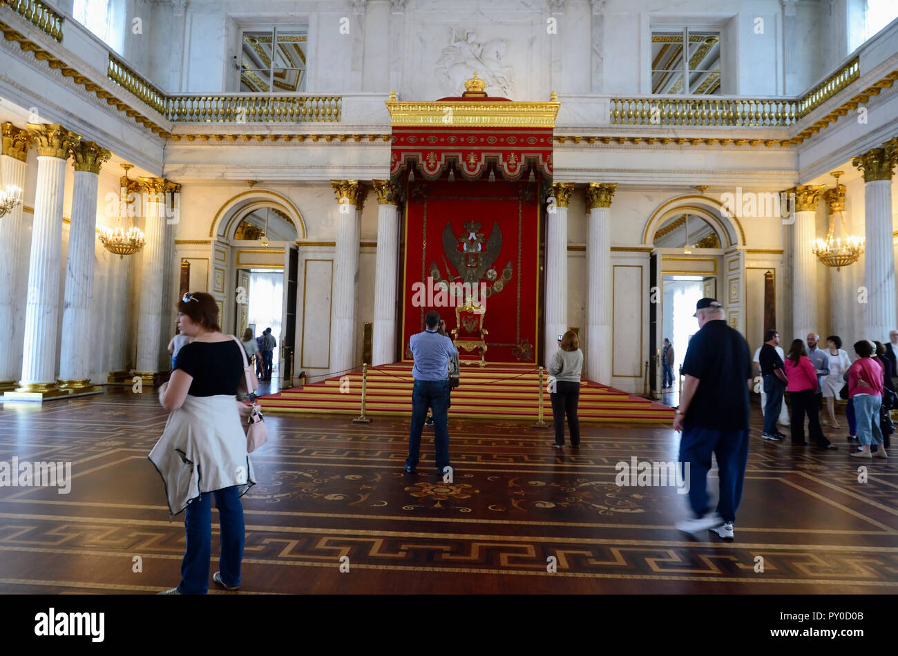 St George's Hall, la principale sala del trono degli Zar di Russia, lo stato Museo Hermitage. San Pietroburgo, Northwestern, Russia. Foto Stock