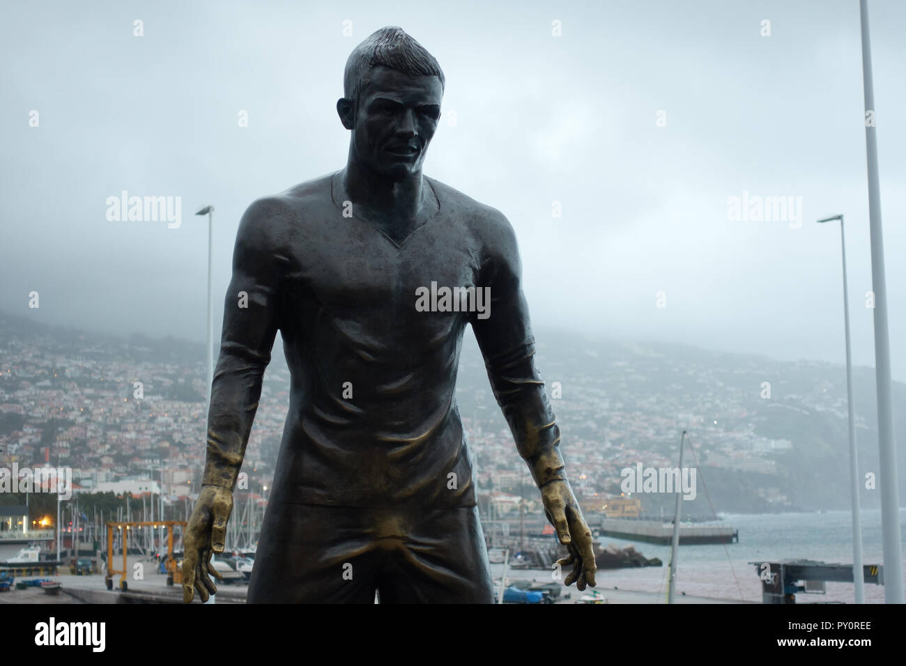 Cristiano Ronaldo statua in Funchal, Madeira davanti a CR7 museum Foto Stock