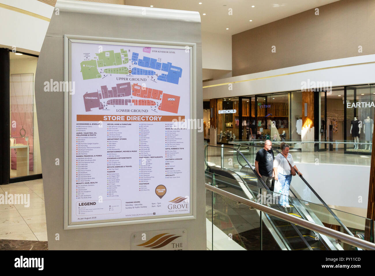 In scena la Grove Shopping Mall, un moderno centro commerciale, a Windhoek, Namibia Africa Foto Stock