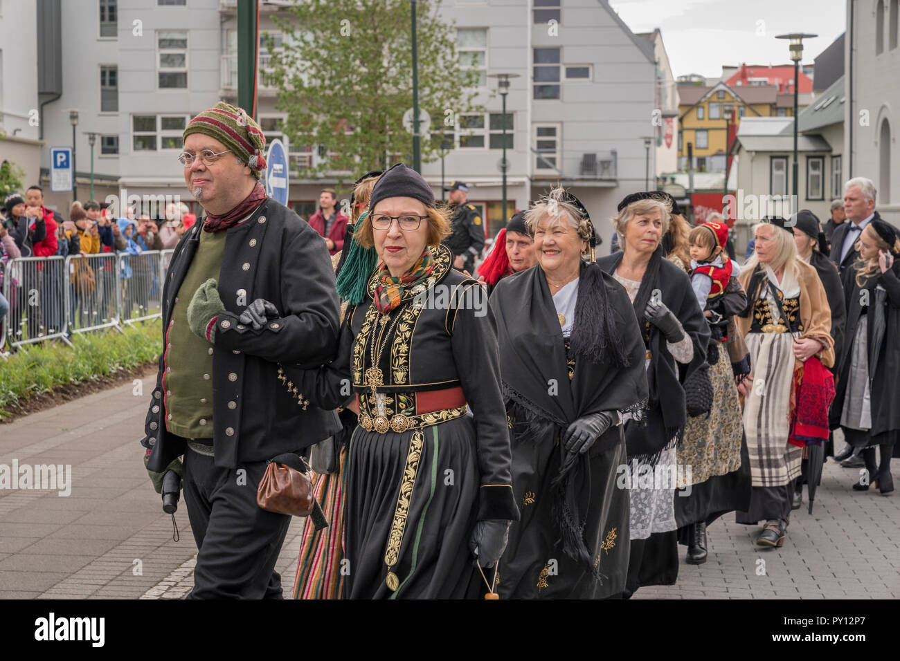 Vestito in Islanda il costume nazionale, giorno di indipendenza, Giugno 17th, Reykjavik, Islanda. Foto Stock