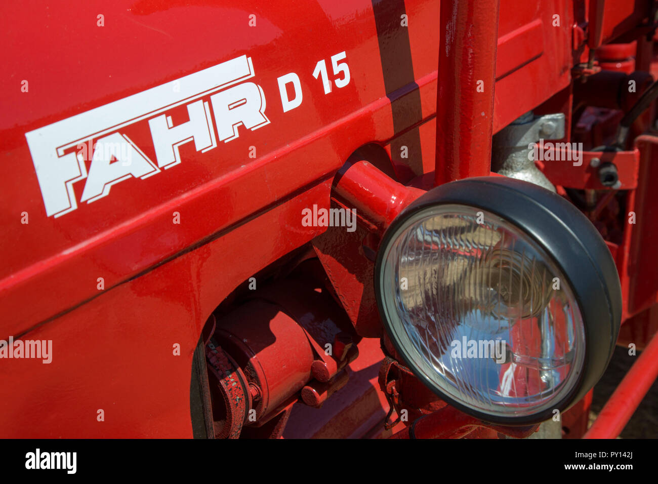 Close-up di red oldtimer trattore diesel Fahr D15 Foto Stock