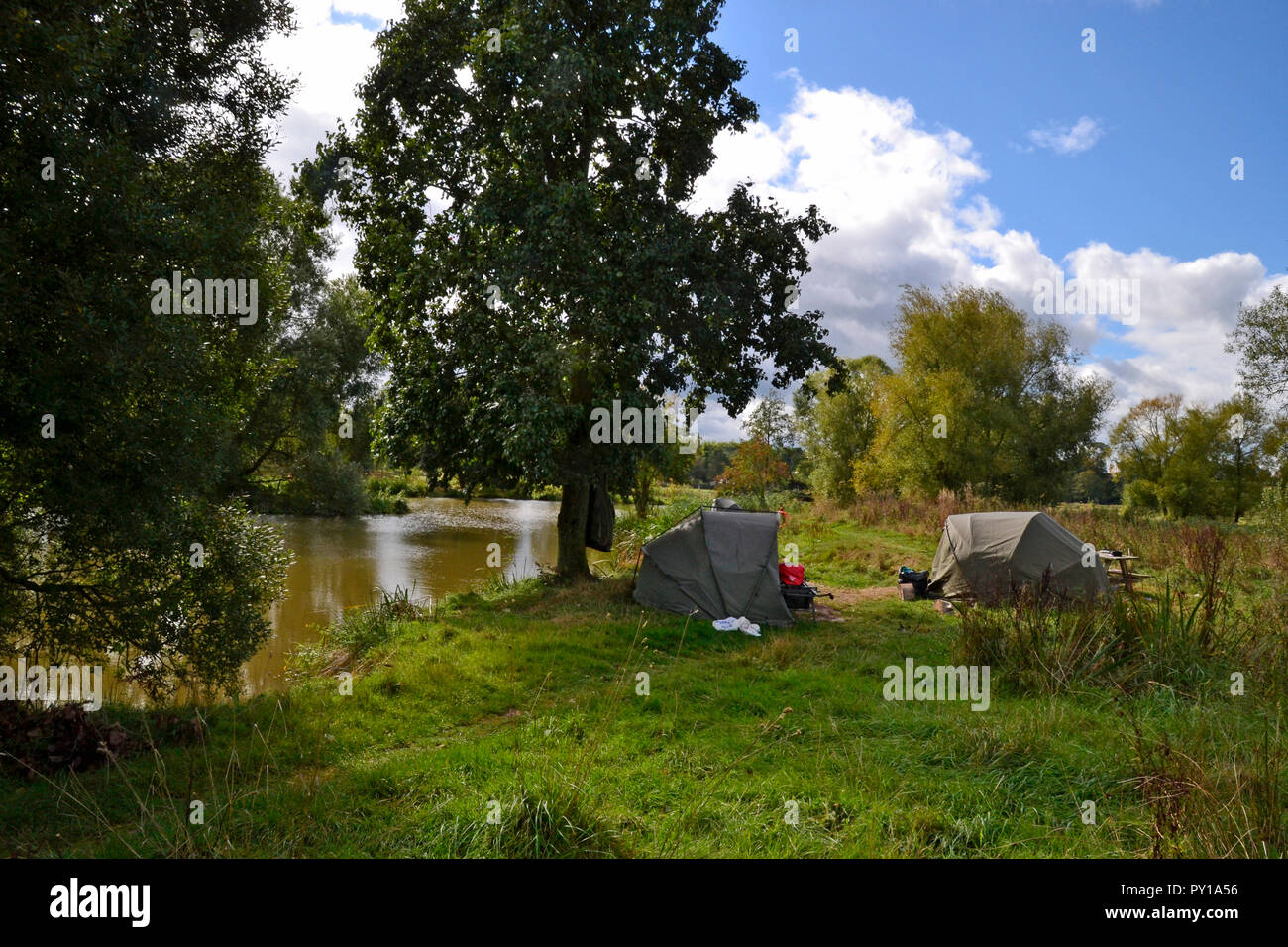 Fishermans tende sulla fauna selvatica a piedi a RSPB Freccette Farm Foto Stock