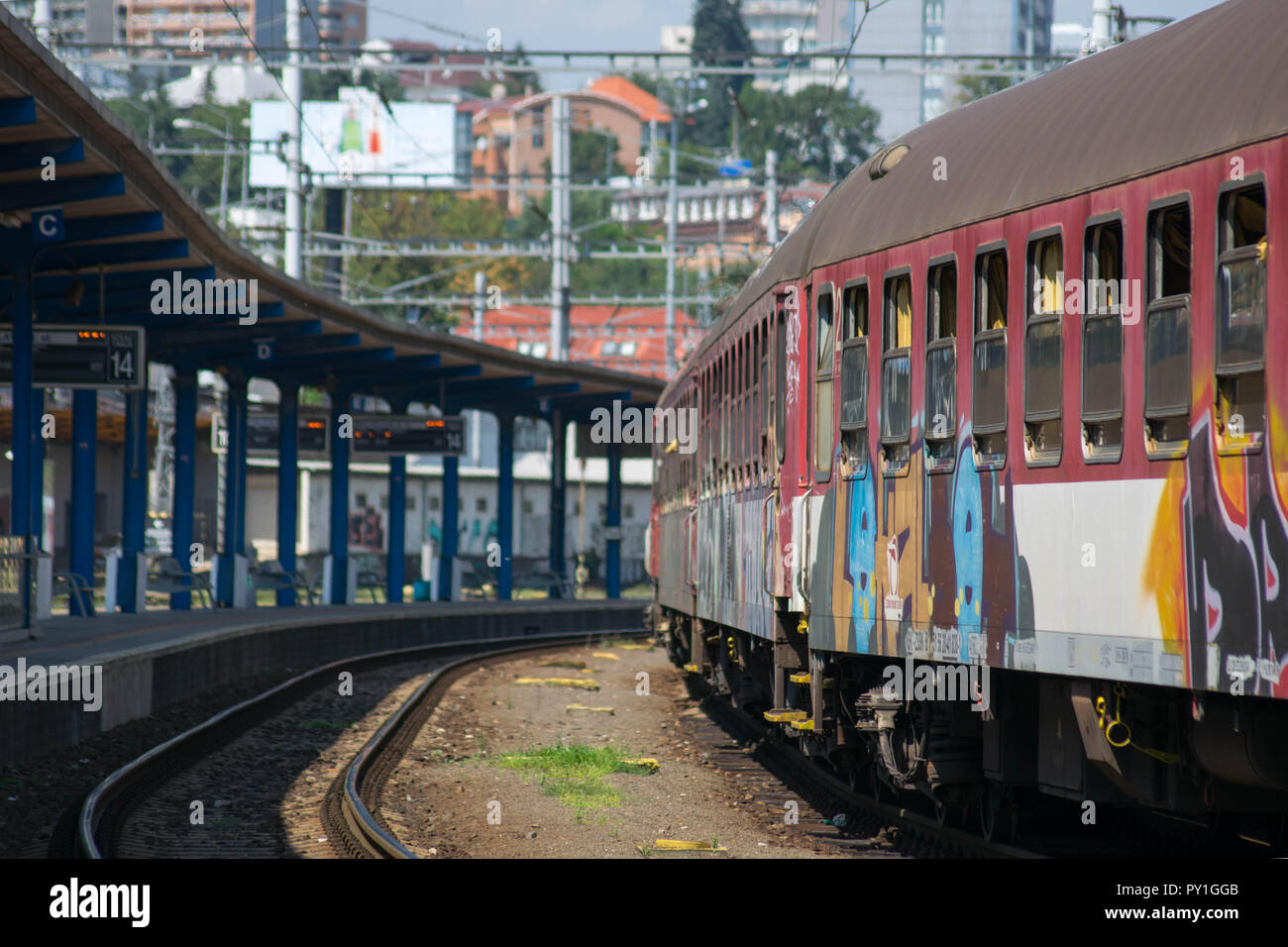 Treno a Bratislava La Stazione Centrale Foto Stock