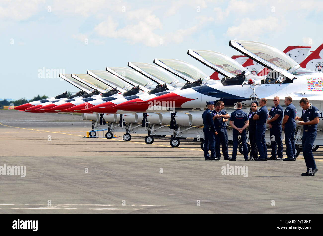 US Air Force Thunderbirds Air Demonstration Squadron mostra aerei da combattimento a squadre al RAF Waddington Airshow. Aerei da caccia Foto Stock