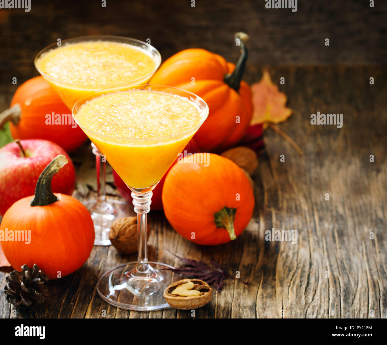 Zucca cocktail di alcool per caduta e parti di halloween Foto Stock