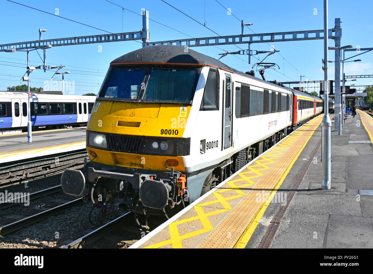 Abellio East Anglia trading come maggiore Anglia operando East Anglia franchising Norwich per Liverpool Street treno veloce passa attraverso Shenfield station Foto Stock