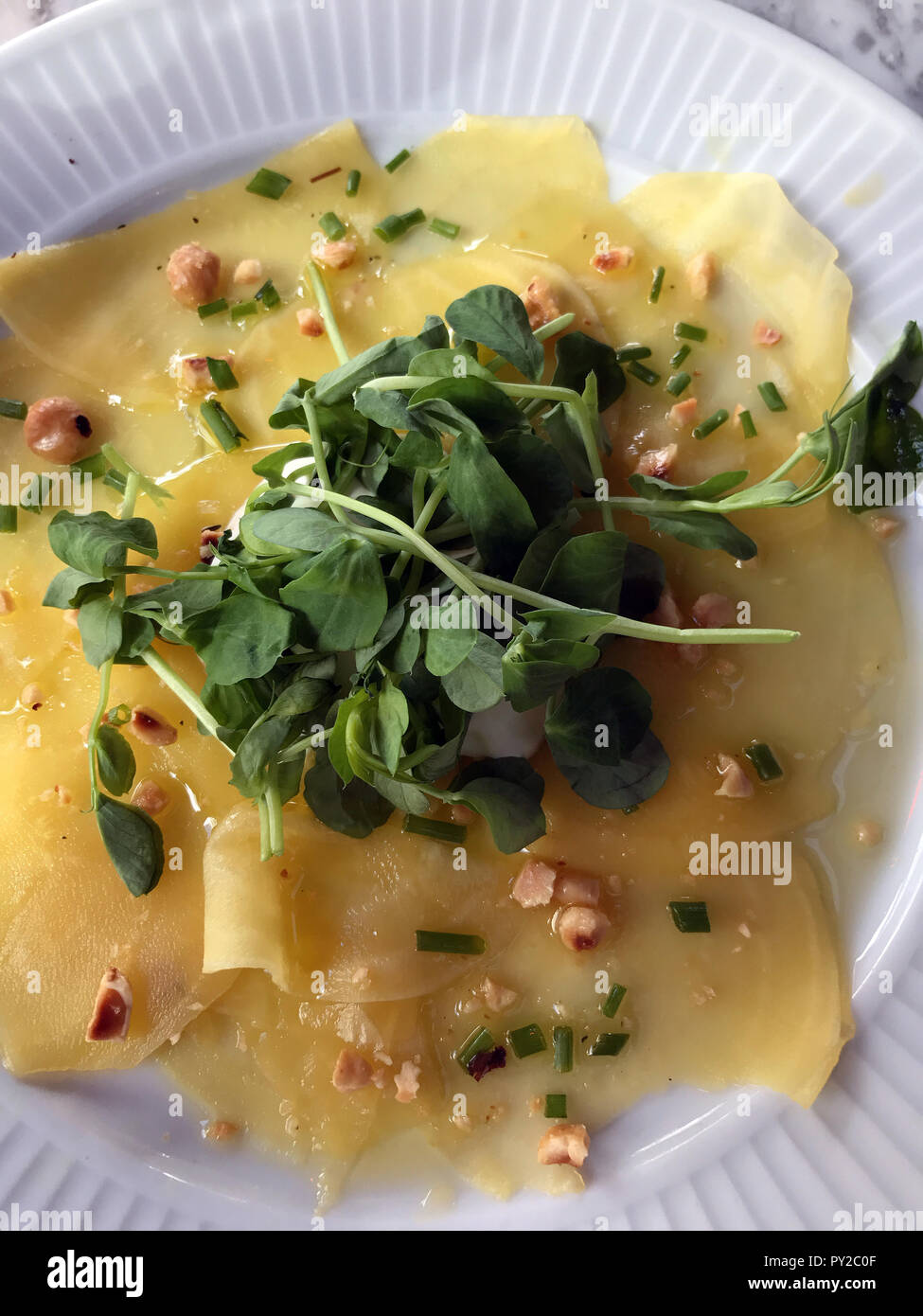 Golden barbabietole con insalata di crescione Foto Stock