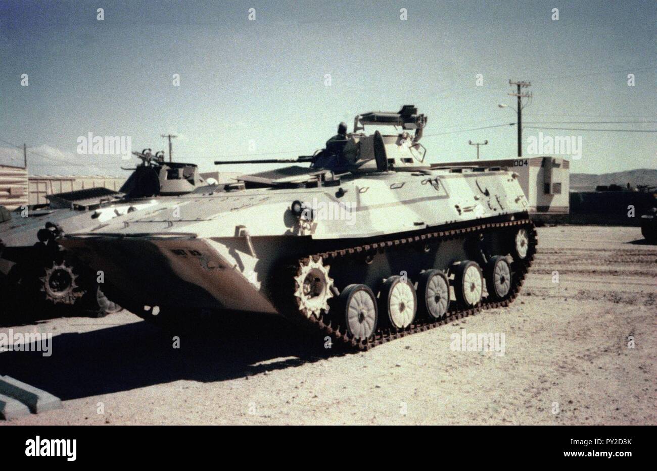 Vista frontale sinistra, sul display, armati iugoslavi Trasporto di personale, M-80 Fanteria meccanizzata veicolo da combattimento. Foto Stock