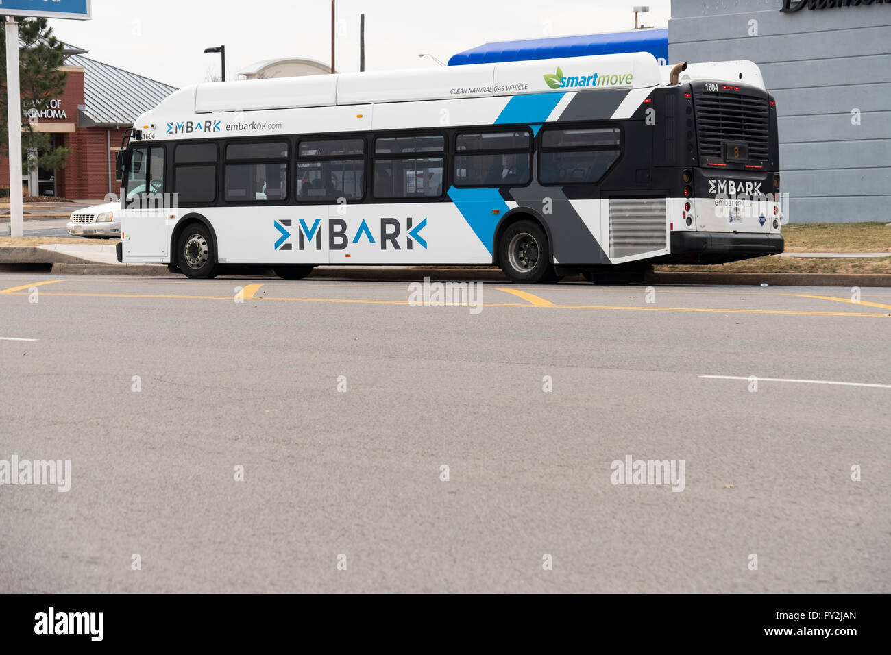 Un autobus parcheggiati nell'intraprendere il sistema di bus in Oklahoma City, Oklahoma, Stati Uniti d'America. Foto Stock