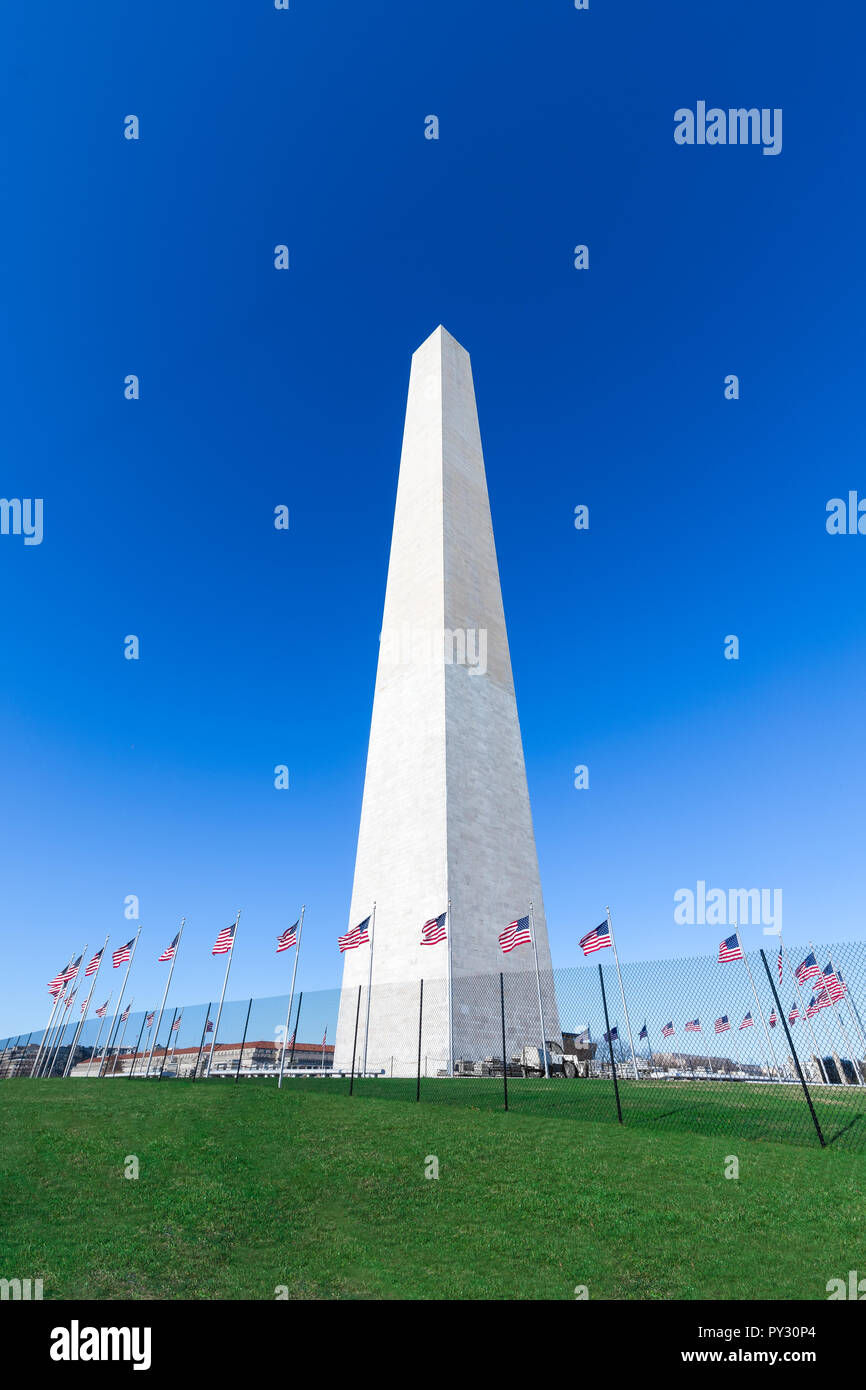 Il Monumento a Washington al National Mall con cielo blu chiaro, Washington DC, Stati Uniti d'America Foto Stock
