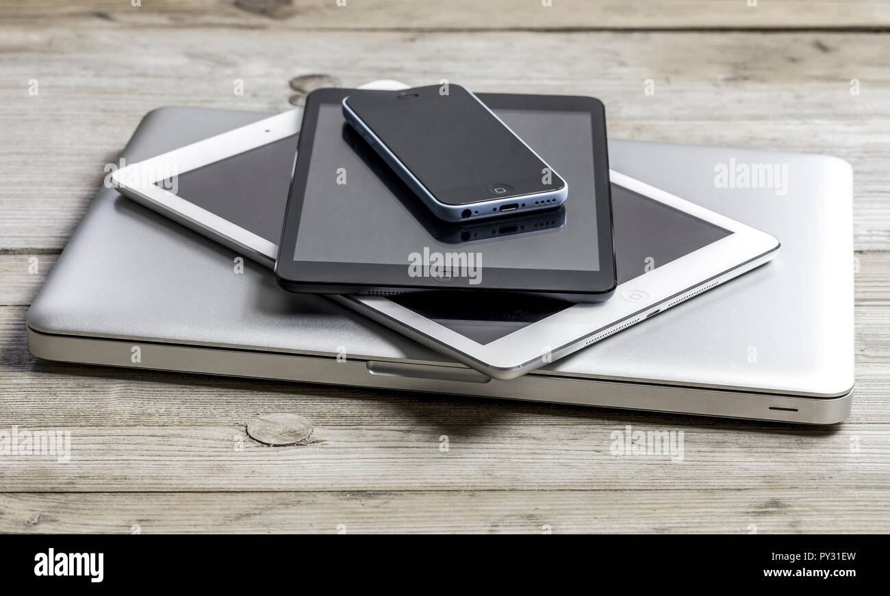 Smartphone e Tablet PC und Laptop Foto Stock