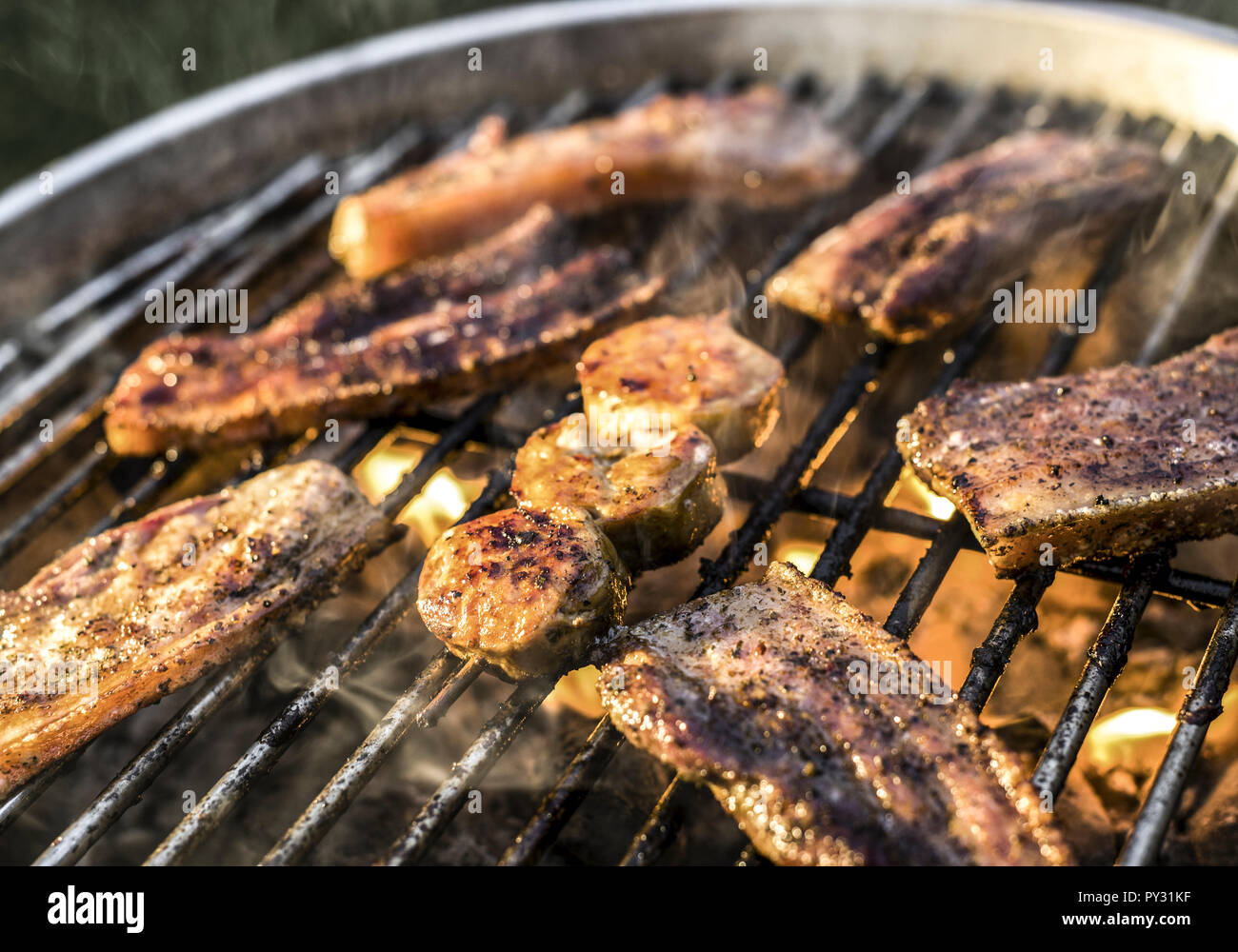 Gegrilltes Fleisch in Nahaufnahme Foto Stock