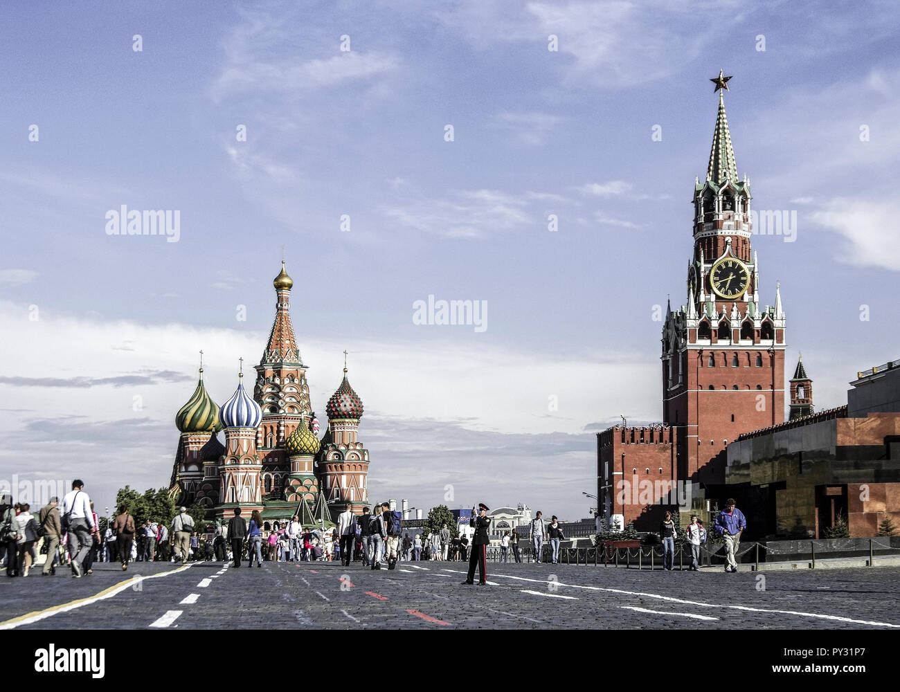 Roter Platz mit Basilius-Kathedrale in Moskau, Russland Foto Stock